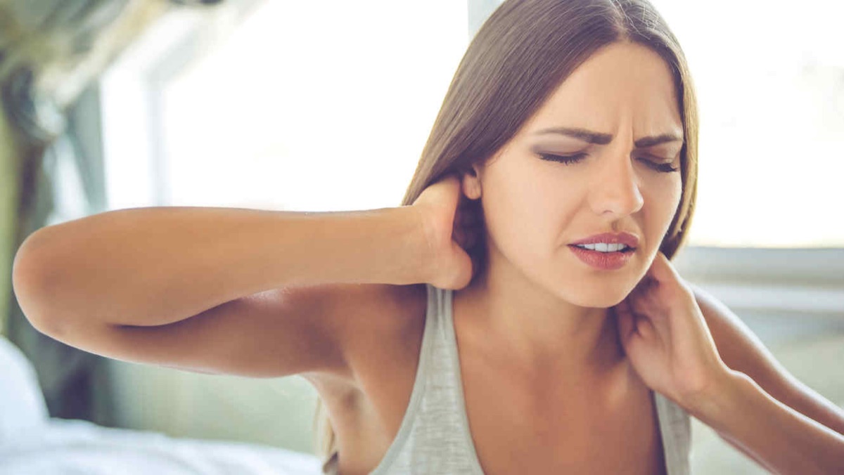 Dolor de cuello, uno de las lesiones más comunes en las personas.