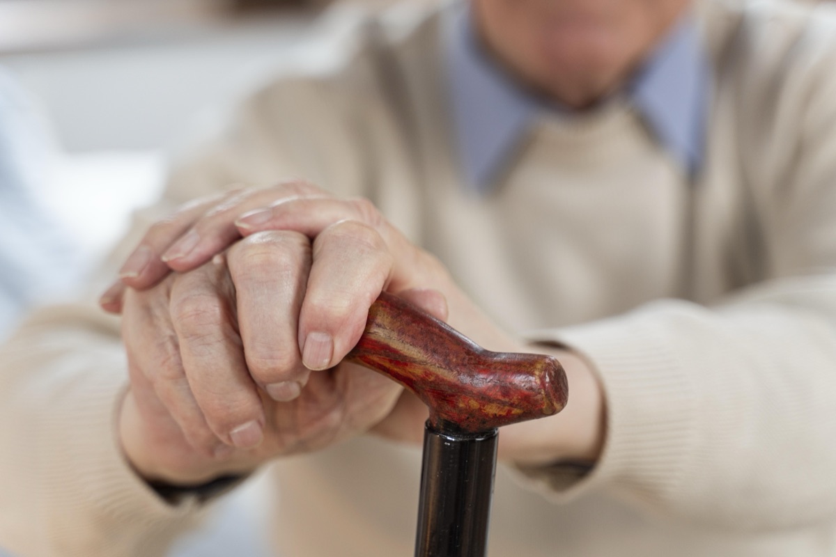 Fisioterapia en geriatría: Ejercicios de fortalecimiento y prevención de caídas